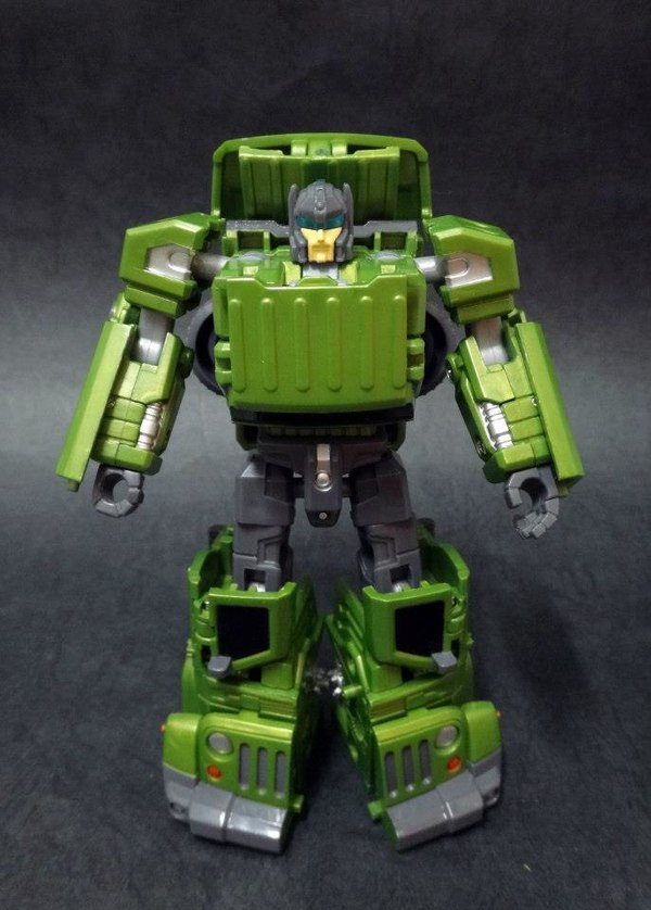 ToyWorld TW T01 Grind Rod Box In Hand Images  (9 of 22)
